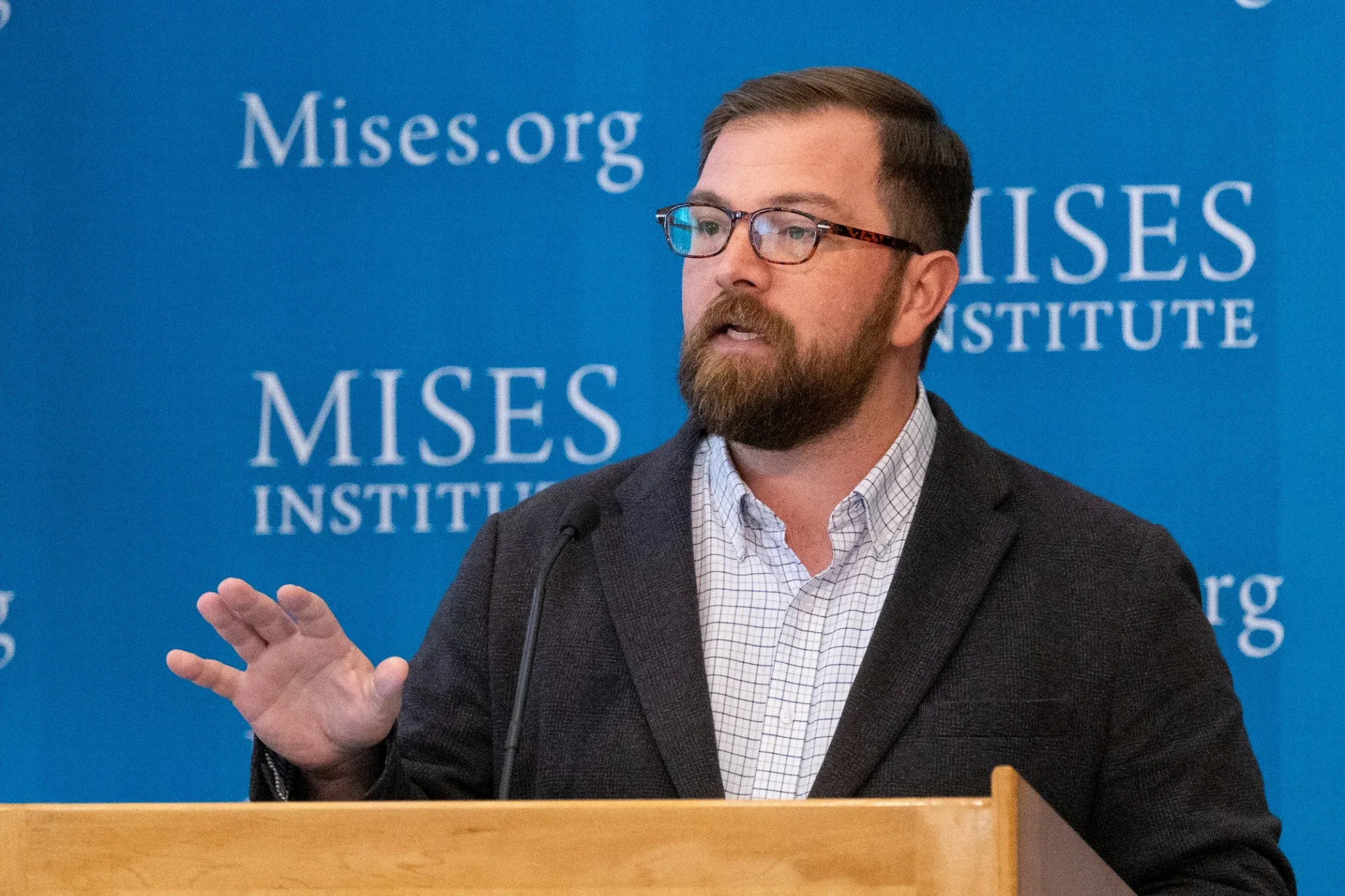 A lecturer presenting at the Mises Institute